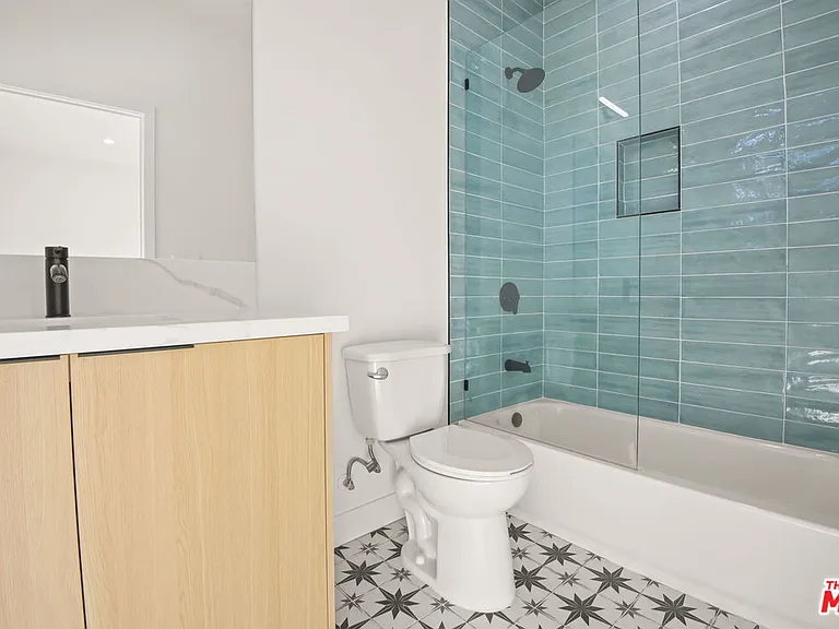 1709 S Burnside Ave #17091/2 — Photo 26