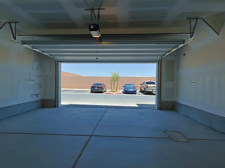 9859 Hidden Pass Ave — Photo 16