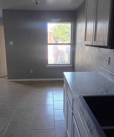909 W Main St — Photo 4