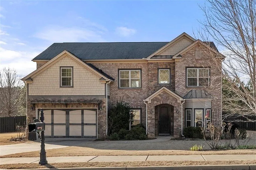 4 bed, 2836 sqft, $2,600 — Photo 1