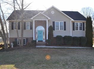 3861 River Rd, Hickory, NC 28602