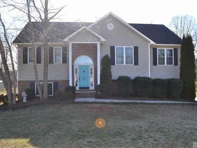 3861 River Rd, Hickory, NC, 28602