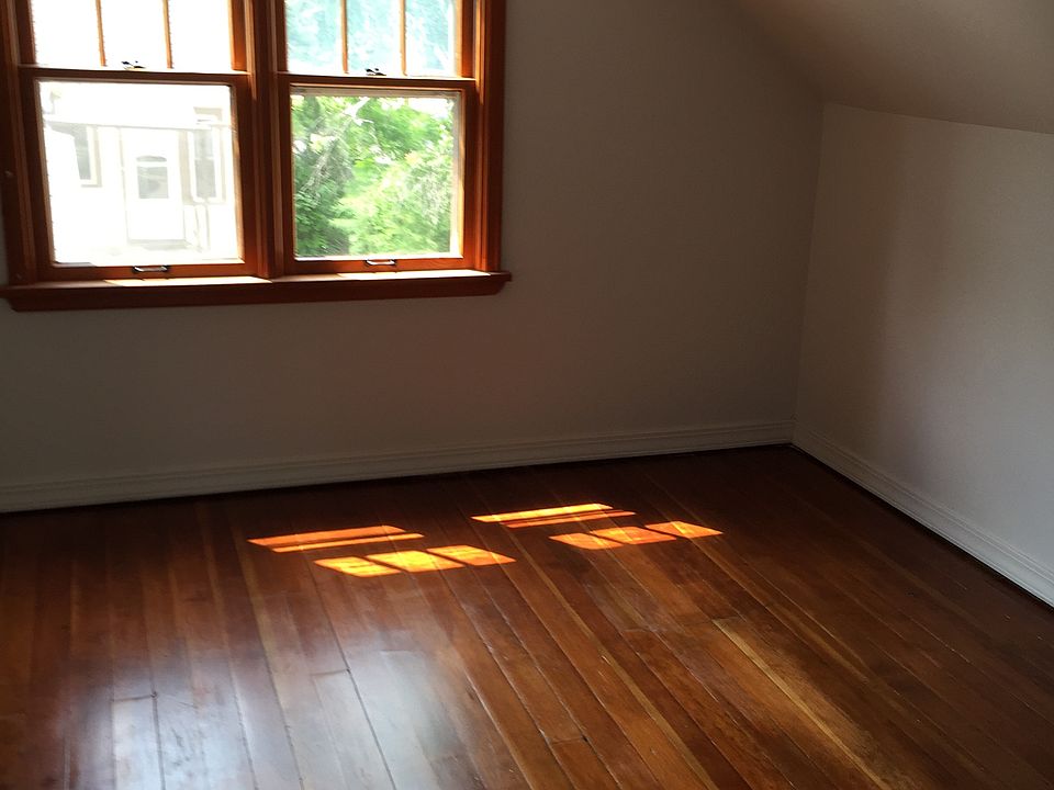 1st image of 820 4th Ave SW