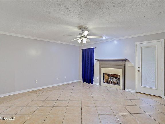 3rd image of 240 Woodlake Dr