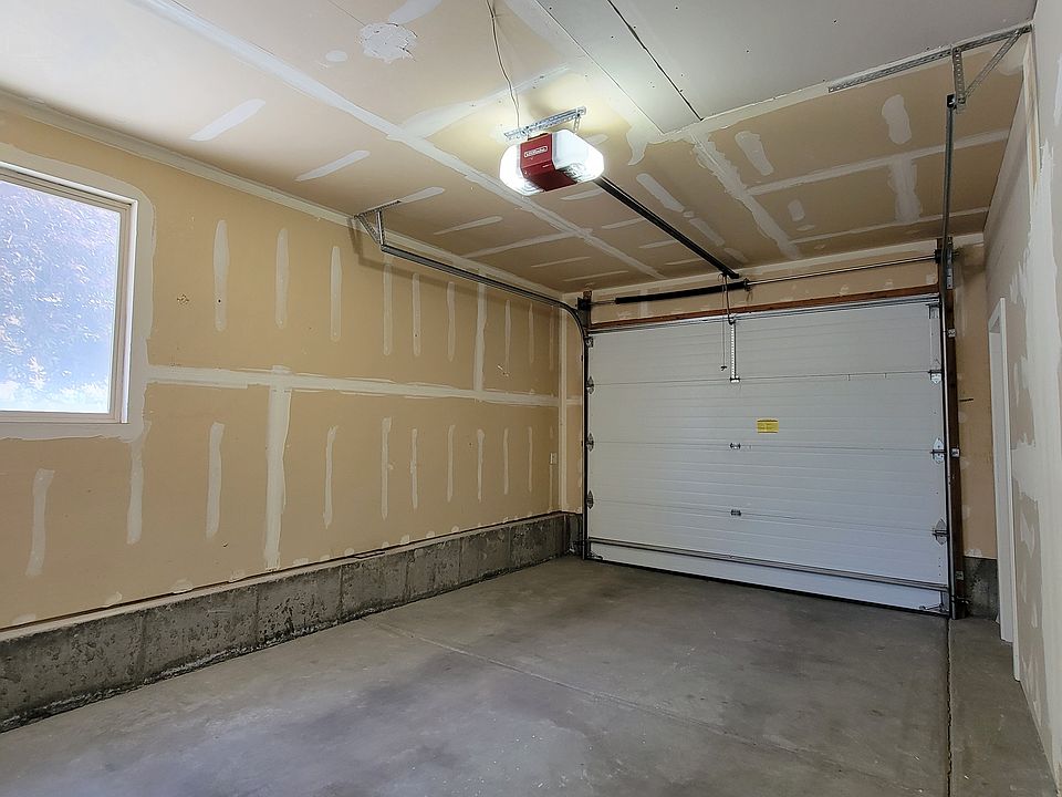 Private Garage!