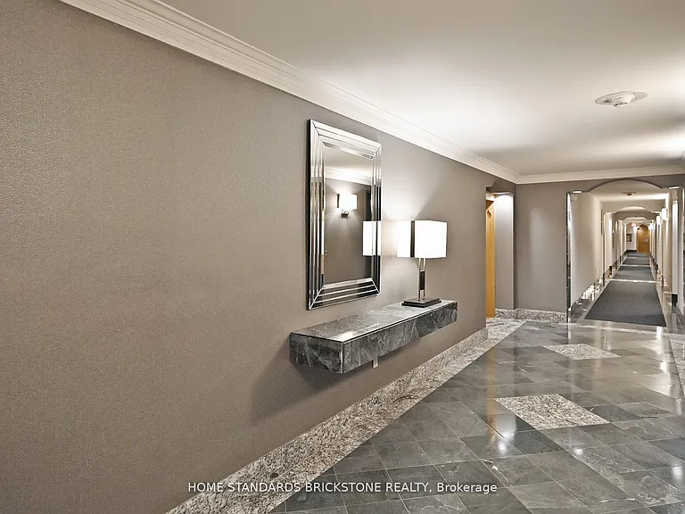 110 Bloor St W #1009 — Photo 47