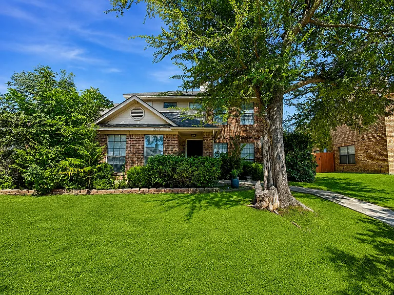 2202 Prairie Creek Trl — Photo 2