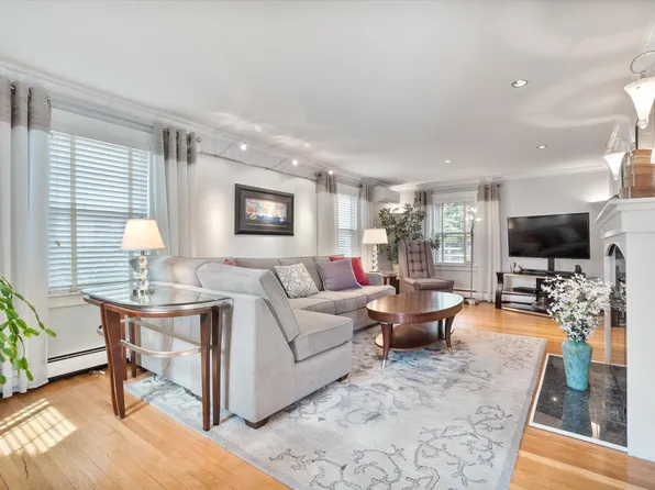 293 Oak Street, Manchester, NH 03104