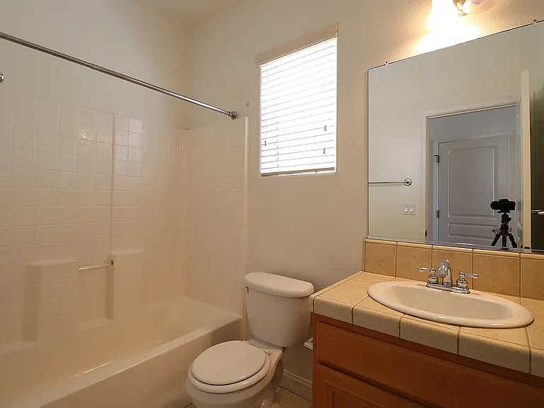 918 E Louisa Ter — Photo 10