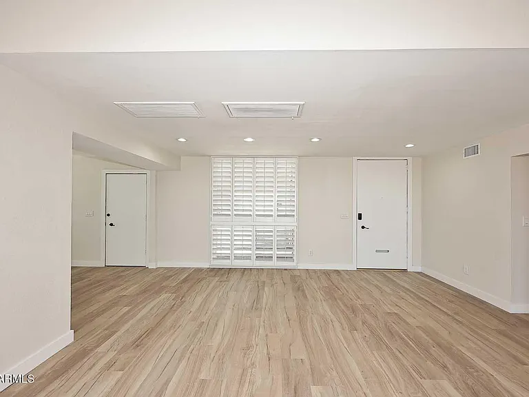 4111 N 87th Pl — Photo 15