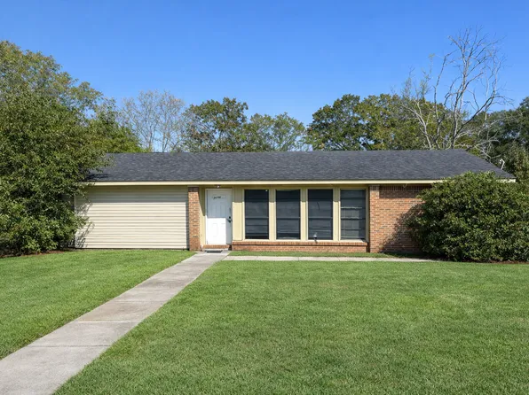 2114 Oakdale Cir, Dothan, AL 36303