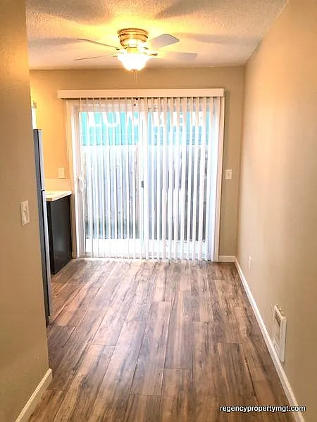 2 bed, 1.5 bath, 880 sqft, $1,595 — Photo 4
