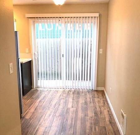 4th image of 19212 SE River Rd #4