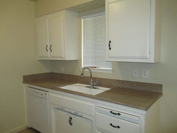 5th image of 8855 Lance Ave