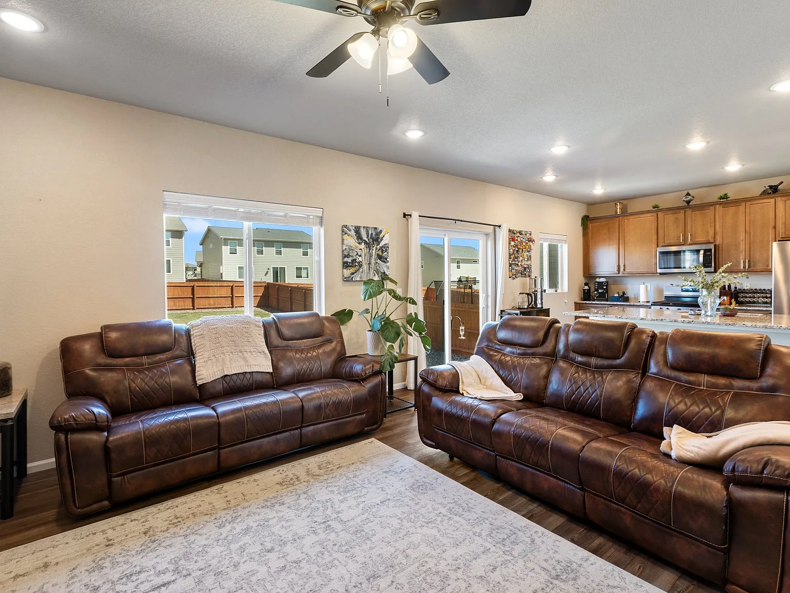 4 bed, 3.5 bath, 2876 sqft, $3,400 — Photo 4