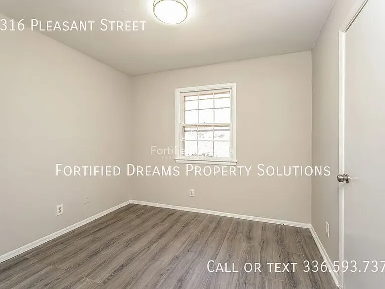 1316 Pleasant St — Photo 6