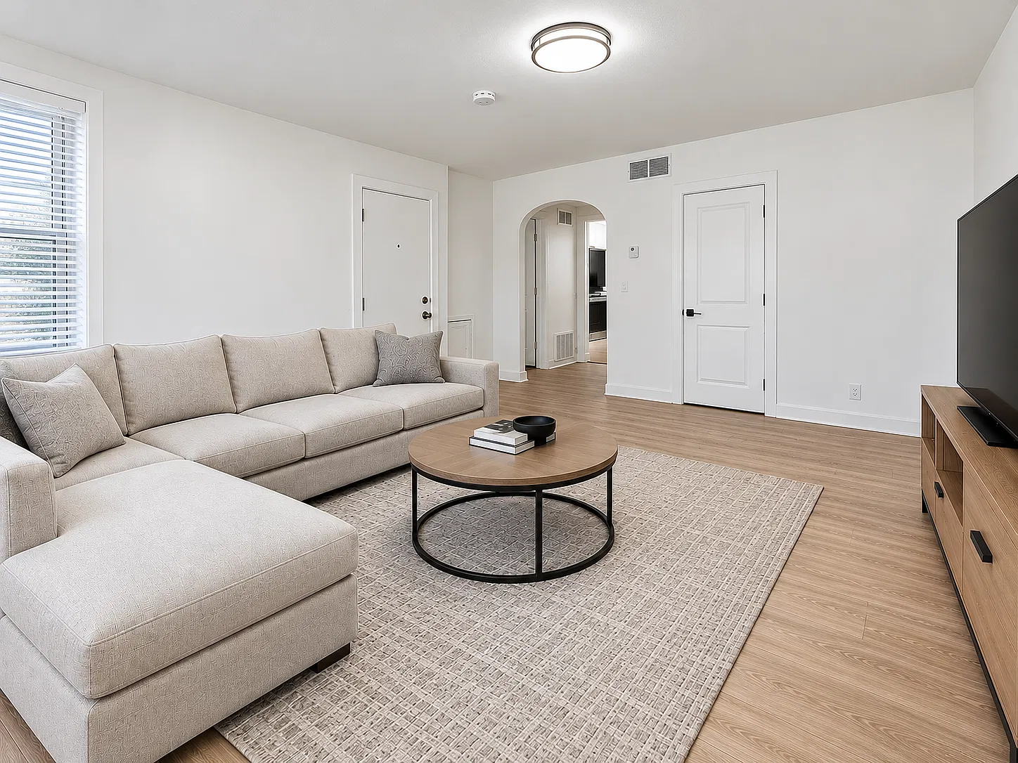 1 bed, 900 sqft, $1,345 — Photo 3