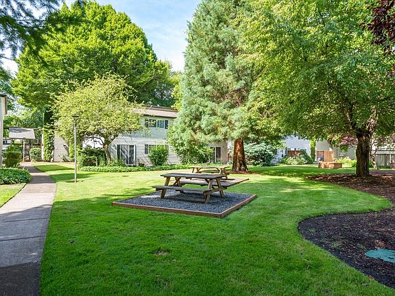 2nd image of 2555 Willakenzie Rd #2543-2