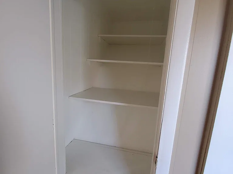 1331 Oaklawn Dr — Photo 2