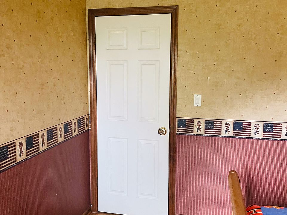 2nd image of 3666 Lakewood Ct #1