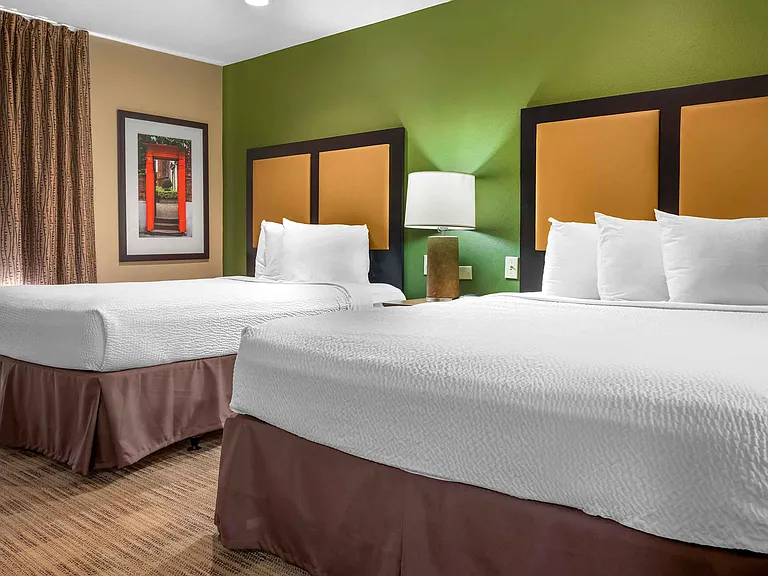 Deluxe Studio - 2 Queen Beds