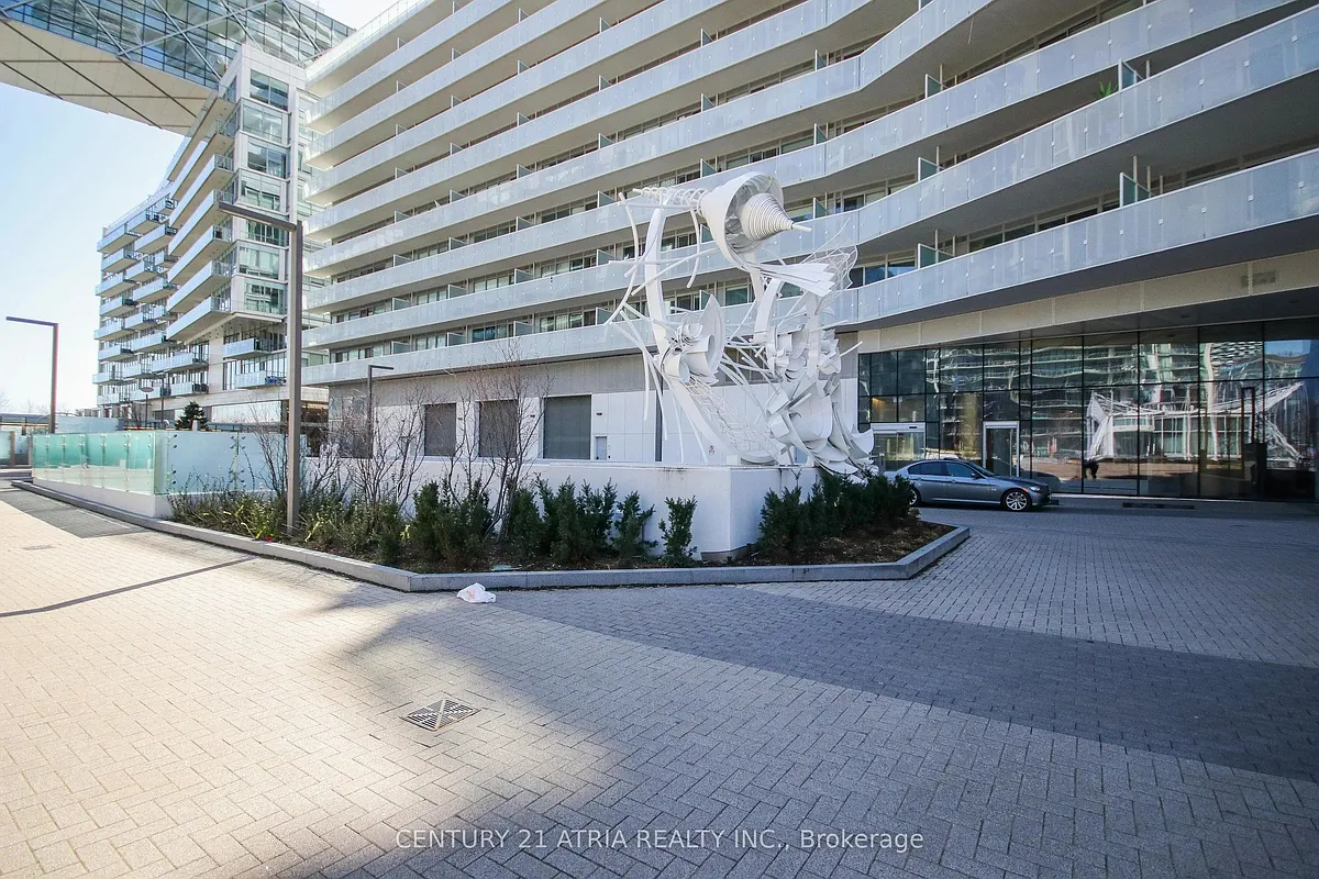 Building Photo - 15 Queens Quay E #804