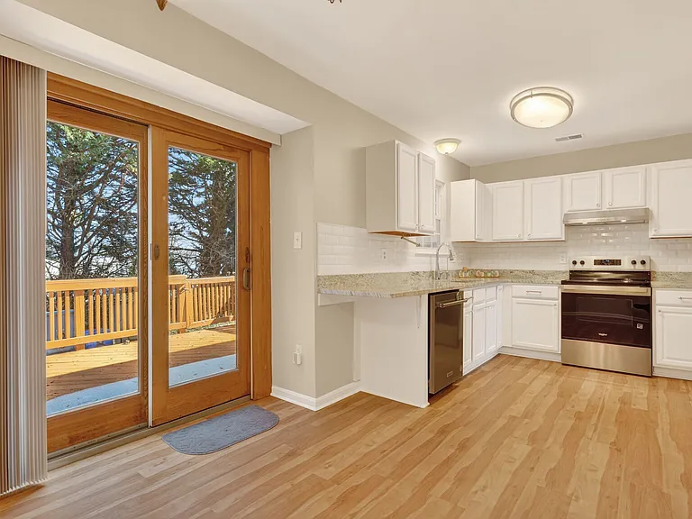 8 Suncroft Ct — Photo 5