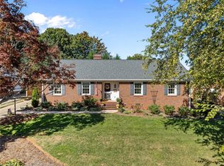2910 New Hanover Dr, Greensboro, NC 27408