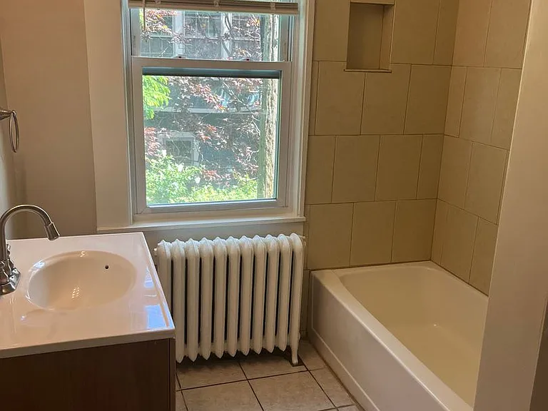 159 College St — Photo 28