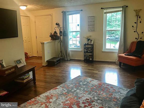 4th image of 1733 Chesterfield Sq