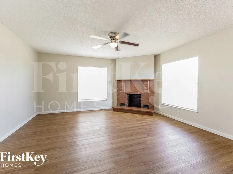 110 Dartmouth Dr NW — Photo 4