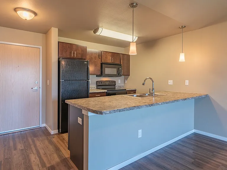 Cottage Grove — Photo 11
