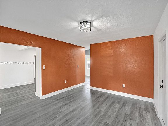 4th image of 2720 SW 13th Ave #A