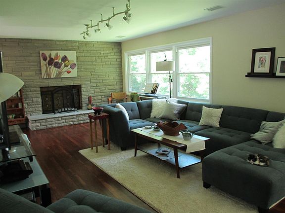 4th image of 3829 Skyland Dr