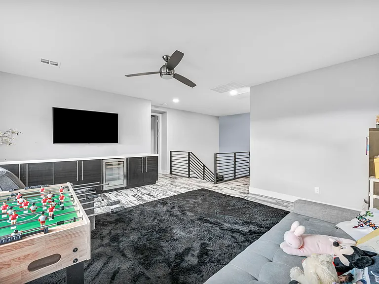 233 Castellari Dr — Photo 82