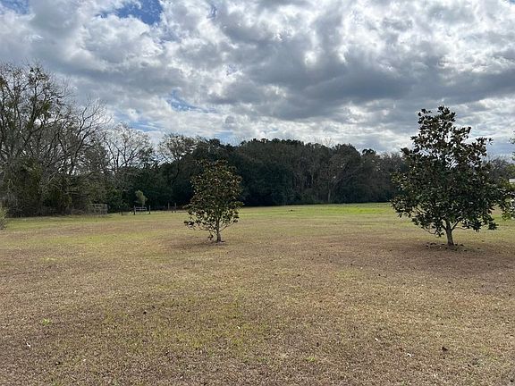 2nd image of 1521 Stage Coach Rd