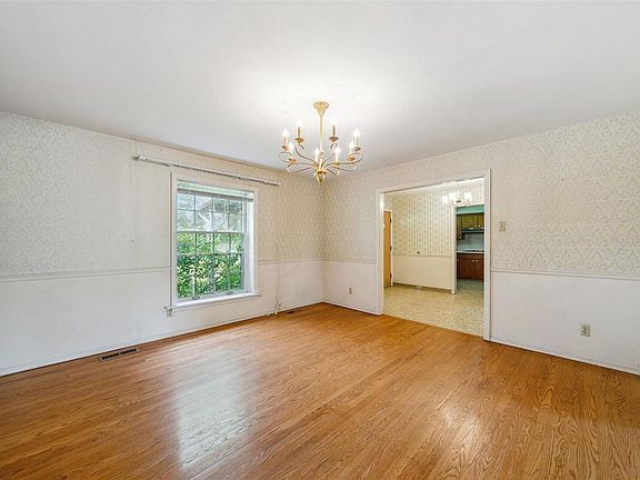 5th image of 48 Lake Forest Dr