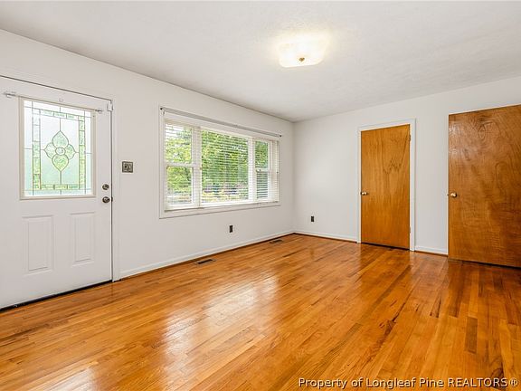 5th image of 3220 Broadview Dr