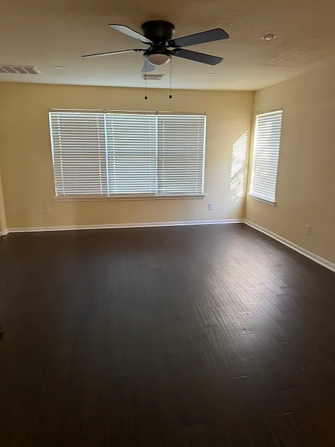 3 bed, 2.5 bath, 2205 sqft, $1,950 — Photo 3