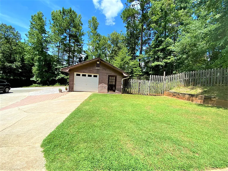 354 Woodcrest Dr — Photo 11