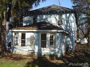 118 Woodland Dr, South Lyon, MI 48178