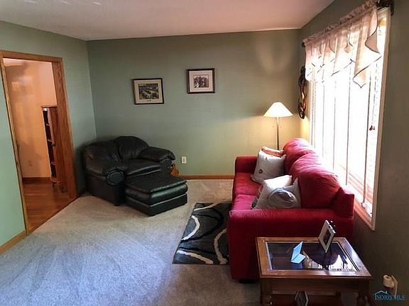 3rd image of 504 N Wintergarden Rd