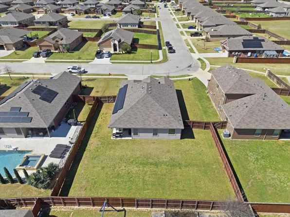 448 Regatta Ln, Azle, TX 76020