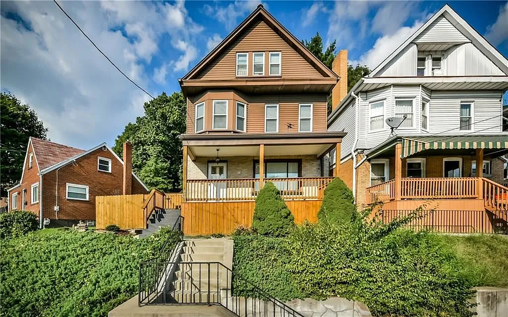 560 Forest Ave photo 1