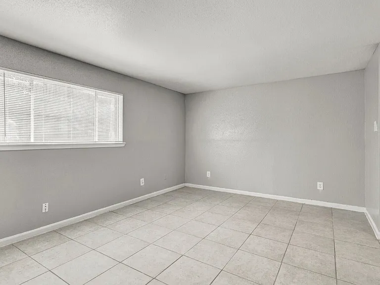 3737 Hillcroft Apartments — Photo 63