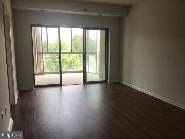 2 bed, 2.0 bath, 1032 sqft, $2,450 — Photo 3
