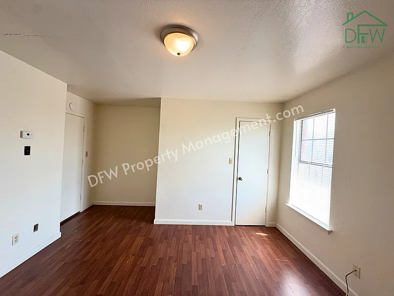 807 W Walnut St #C2 — Photo 9