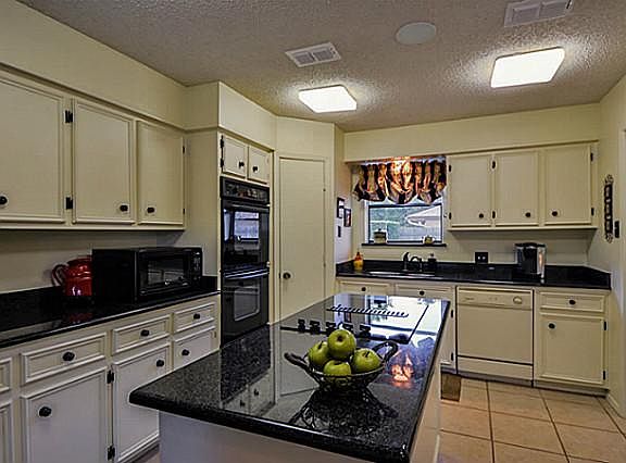 4th image of 5608 Full Moon Dr