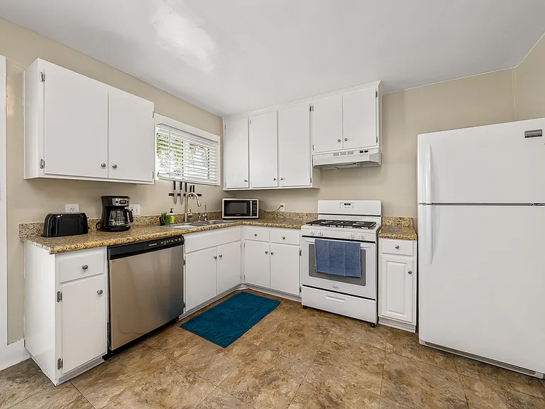 2631 Collier Ave — Photo 8