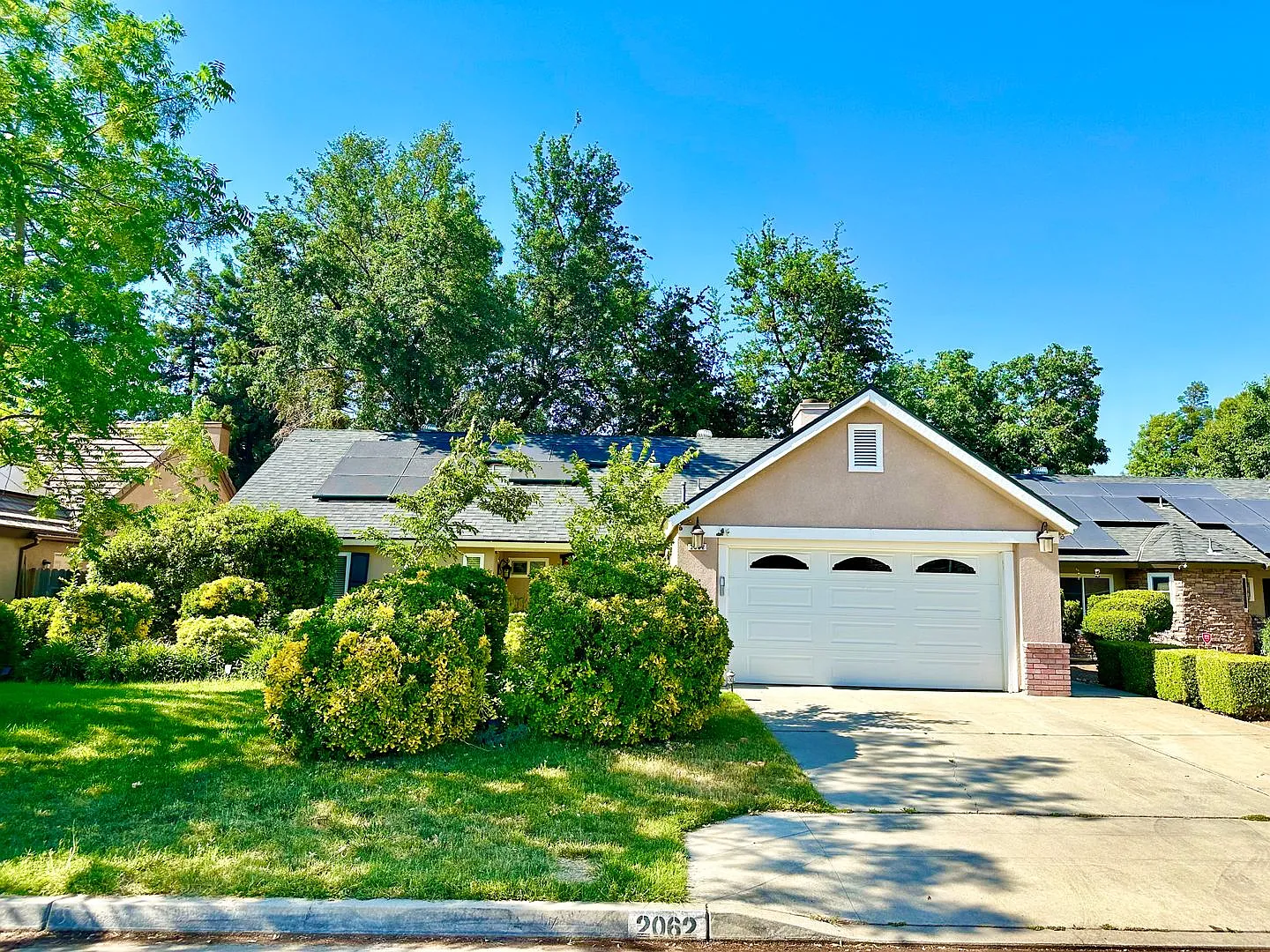 2062 E Cromwell Ave photo 1